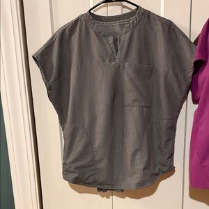 Fabletics Scrubs Women’s Graphite Scrub Set